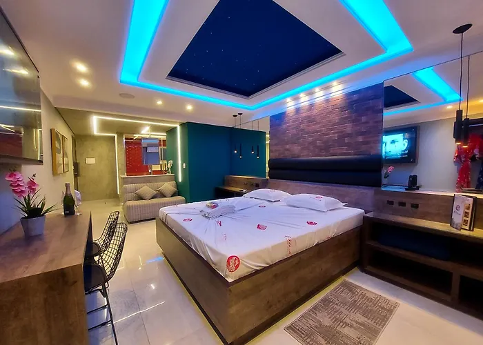 Gloria Plaza Hotel (Adults Only)